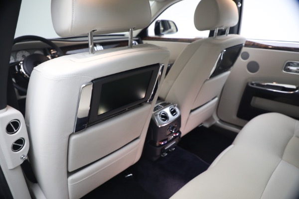 Used 2014 Rolls-Royce Ghost for sale $139,900 at Maserati of Greenwich in Greenwich CT 06830 25