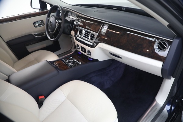 Used 2014 Rolls-Royce Ghost for sale $139,900 at Maserati of Greenwich in Greenwich CT 06830 26