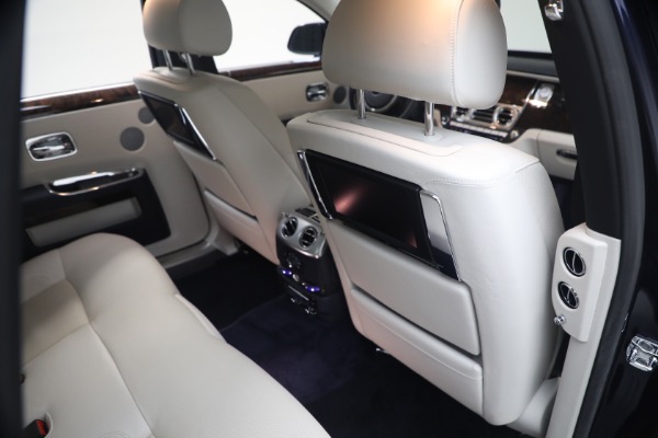 Used 2014 Rolls-Royce Ghost for sale $139,900 at Maserati of Greenwich in Greenwich CT 06830 27