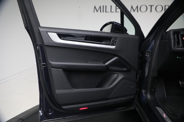 Used 2024 Porsche Cayenne S for sale $79,900 at Maserati of Greenwich in Greenwich CT 06830 28