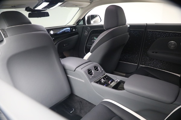 Used 2024 Rolls-Royce Spectre for sale $399,900 at Maserati of Greenwich in Greenwich CT 06830 25
