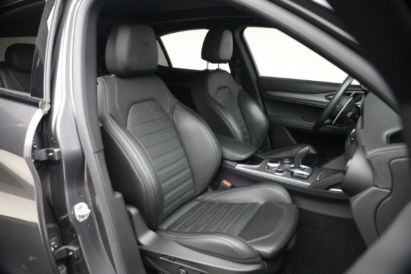 Used 2023 Alfa Romeo Stelvio Veloce for sale $34,900 at Maserati of Greenwich in Greenwich CT 06830 16
