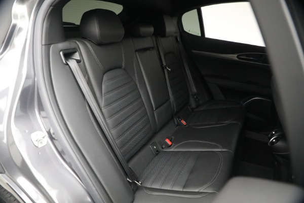 Used 2023 Alfa Romeo Stelvio Veloce for sale $34,900 at Maserati of Greenwich in Greenwich CT 06830 18