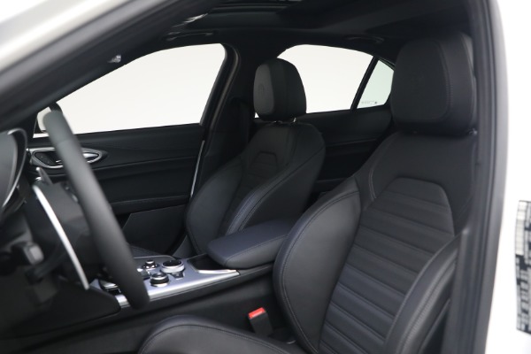 New 2026 Alfa Romeo Giulia Veloce for sale $57,670 at Maserati of Greenwich in Greenwich CT 06830 15