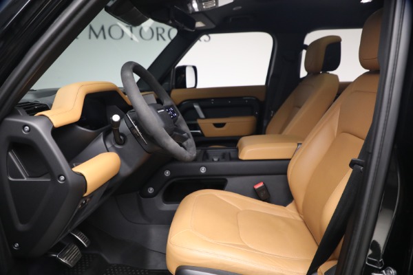 Used 2024 Land Rover Defender 110 V8 P525 for sale $84,900 at Maserati of Greenwich in Greenwich CT 06830 13
