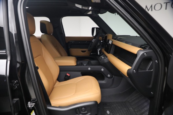 Used 2024 Land Rover Defender 110 V8 P525 for sale $84,900 at Maserati of Greenwich in Greenwich CT 06830 16