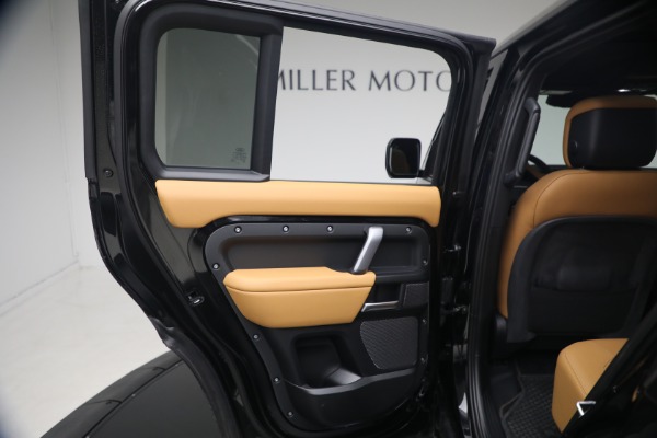 Used 2024 Land Rover Defender 110 V8 P525 for sale $84,900 at Maserati of Greenwich in Greenwich CT 06830 28