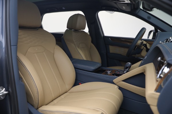 Used 2026 Bentley Bentayga EWB Azure V8 for sale $279,900 at Maserati of Greenwich in Greenwich CT 06830 28
