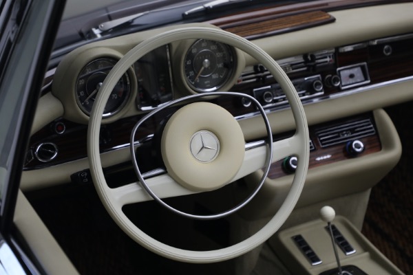 Used 1971 Mercedes-Benz 280SE 3.5 Cabriolet for sale $475,000 at Maserati of Greenwich in Greenwich CT 06830 23