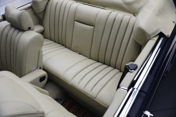 Used 1971 Mercedes-Benz 280SE 3.5 Cabriolet for sale $475,000 at Maserati of Greenwich in Greenwich CT 06830 28