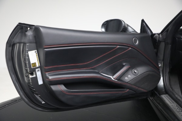 Used 2015 Ferrari California T for sale $139,900 at Maserati of Greenwich in Greenwich CT 06830 27