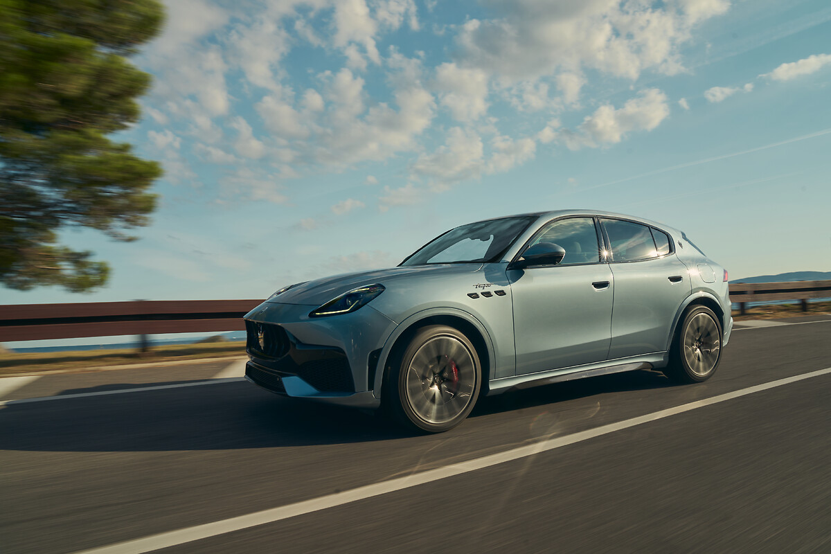 The 2027 Maserati Grecale cornering on a coastal road